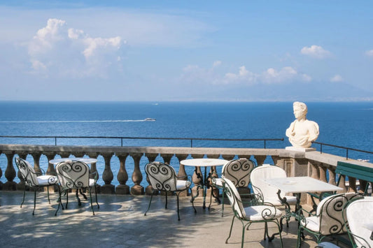 Des Épigraphes for Excelsior Vittoria: dreaming on the bay of Sorrento