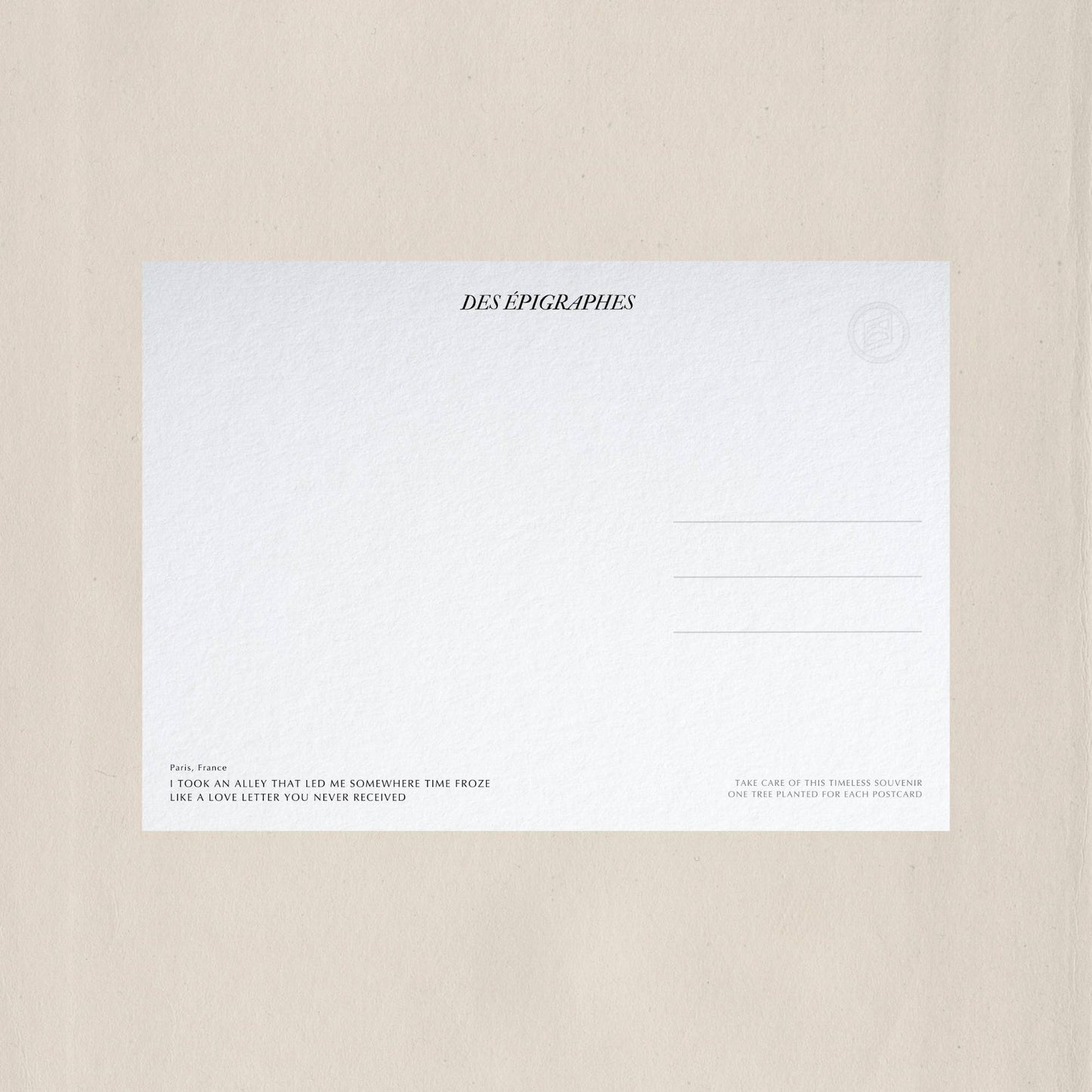 Elegant postcard back design by Des Épigraphes, featuring a poetic inscription and refined layout.