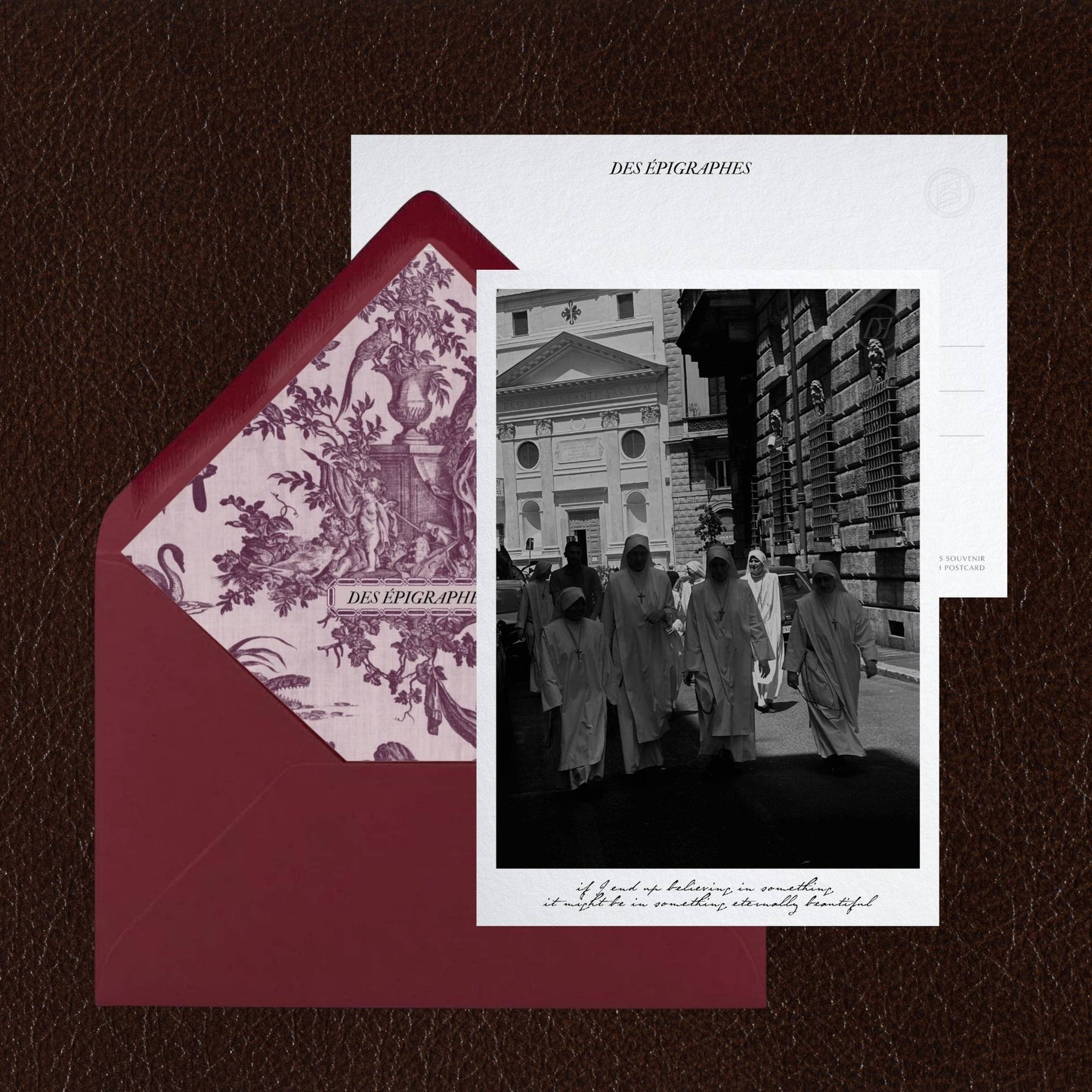 Des Épigraphes postcard from the Rome Collection, paired with its Toile de Jouy lined envelope. 