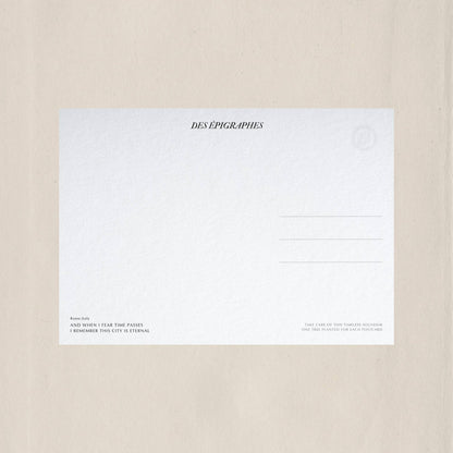 Elegant postcard back design by Des Épigraphes, featuring a poetic inscription and refined layout.