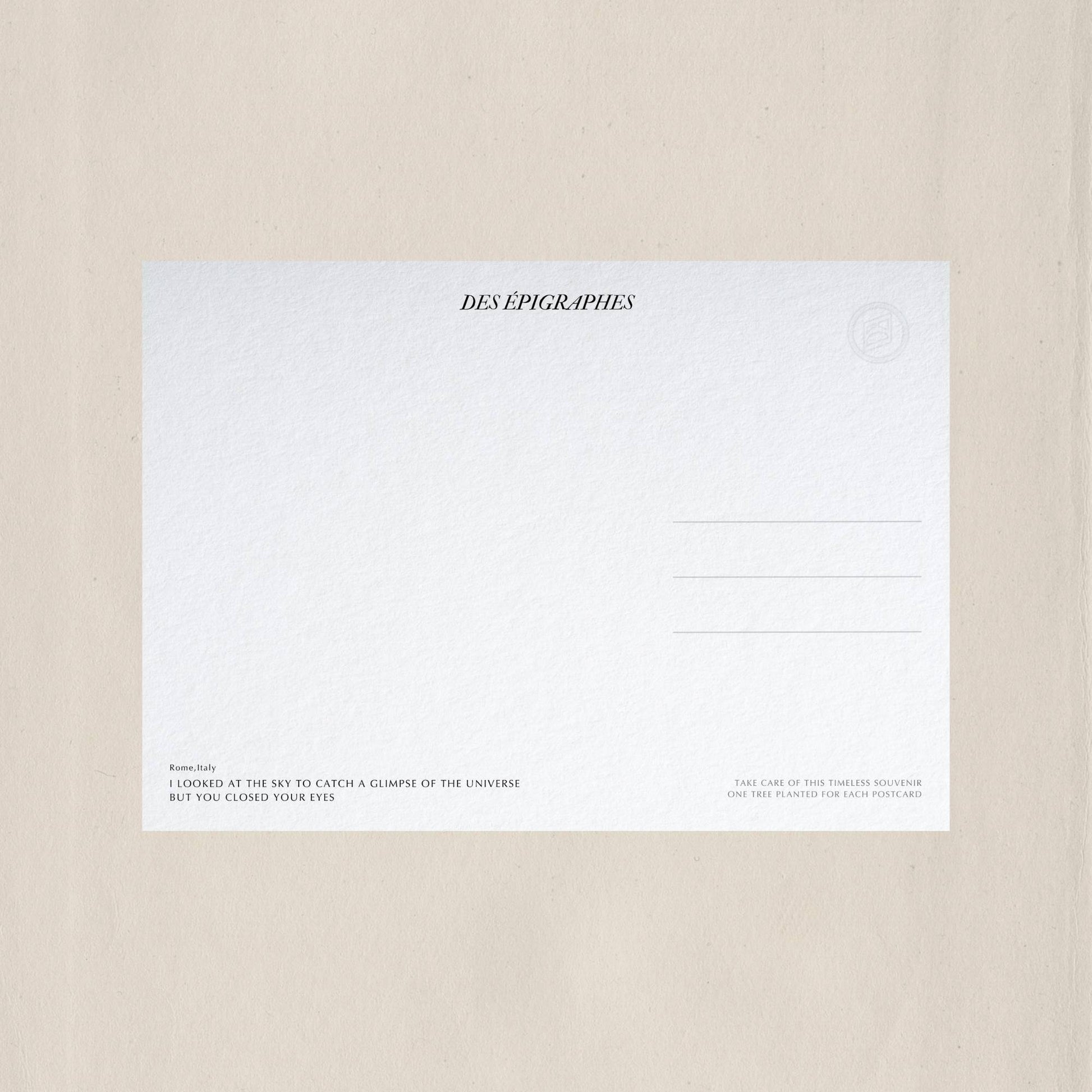 Elegant postcard back design by Des Épigraphes, featuring a poetic inscription and refined layout.